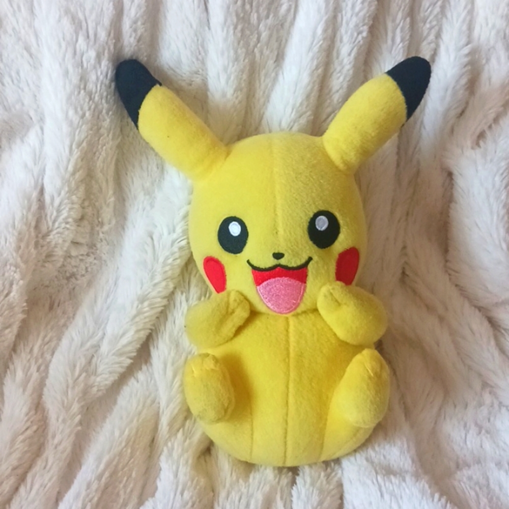 Pikachu Pokemon TOMY  2017 9" Plush
